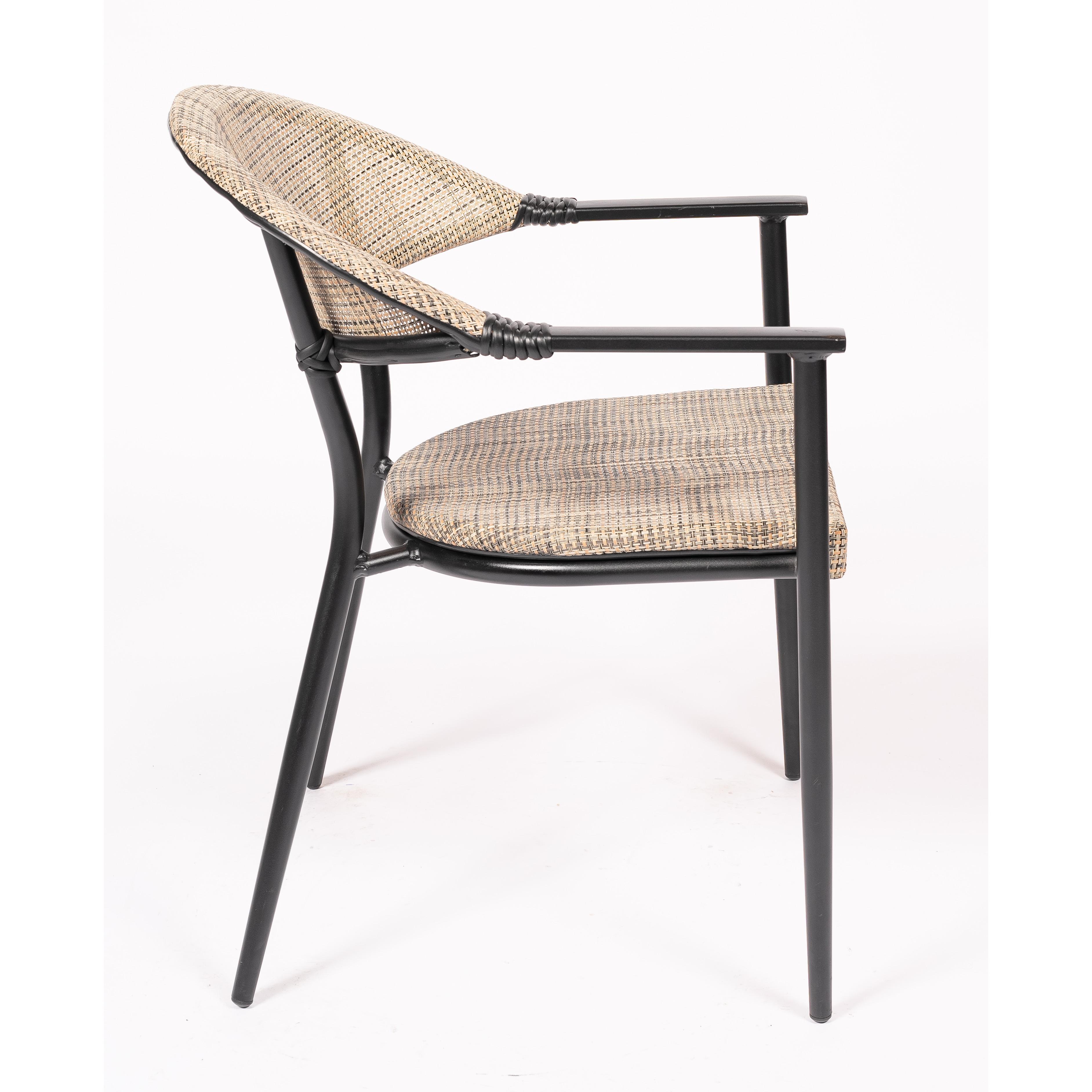 PESARO PESARO | Outdoor Chair in Beige Woven Synthetic Rattan with Armrests – Black Metal Frame – Stackable – Perfect for Garden, Terrace, Café & Restaurant