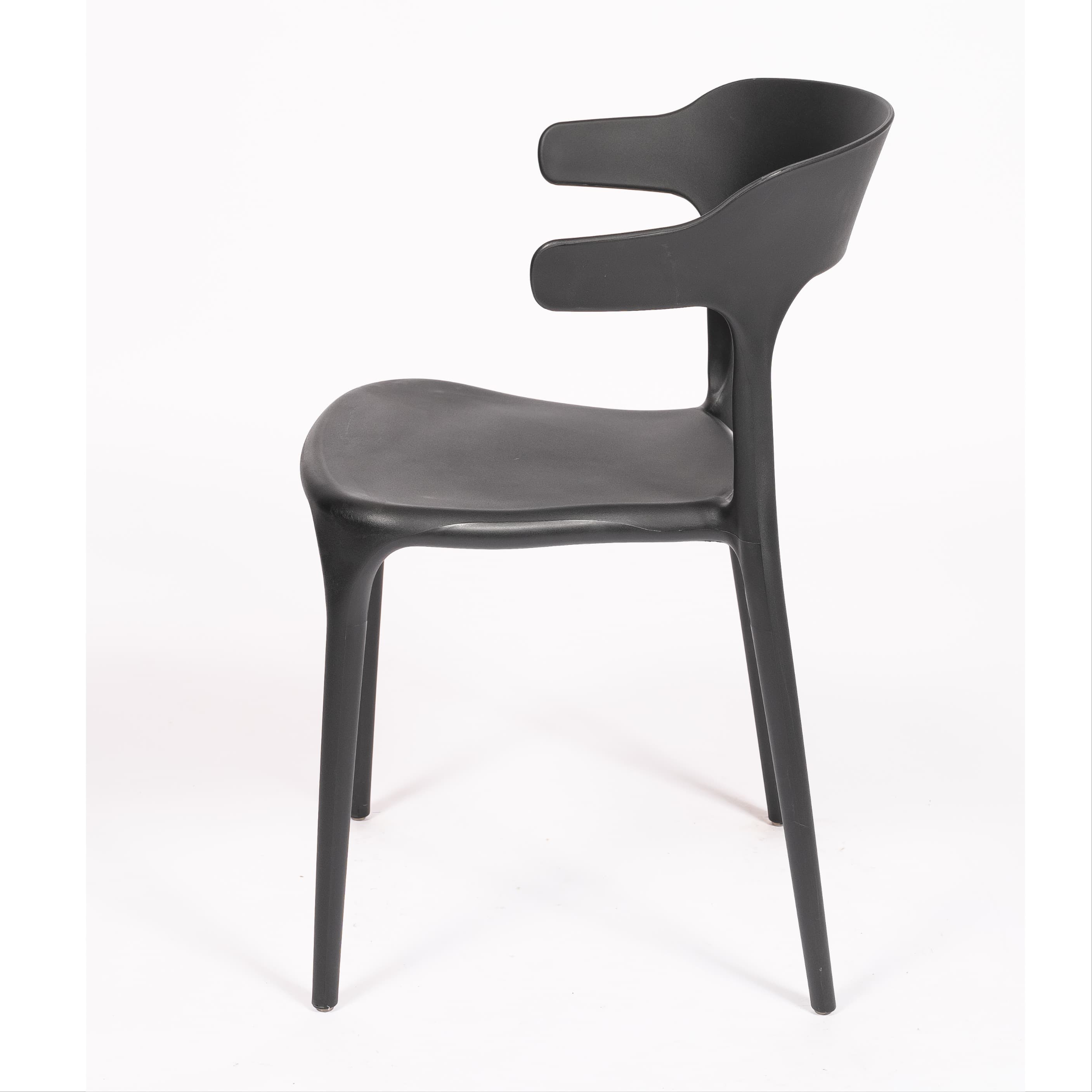 LUNA | Modern black stackable plastic chair for indoor & outdoor use – ideal for terrace, HORECA, garden and residential spaces
